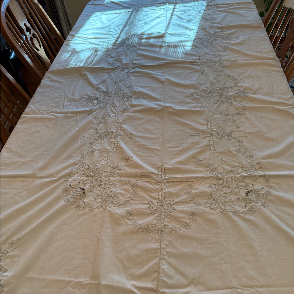 Vintage Cream Tablecloth with Matching Napkins